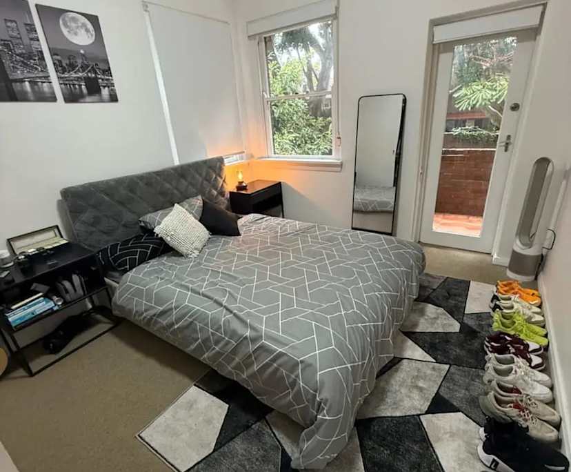 Furnished room in a flatshare