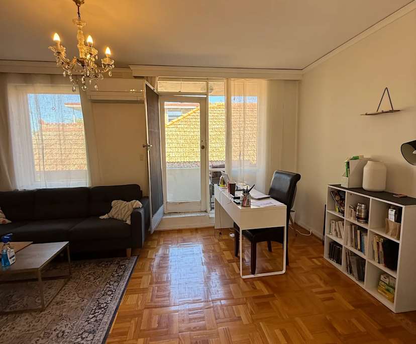Furnished room in a flatshare