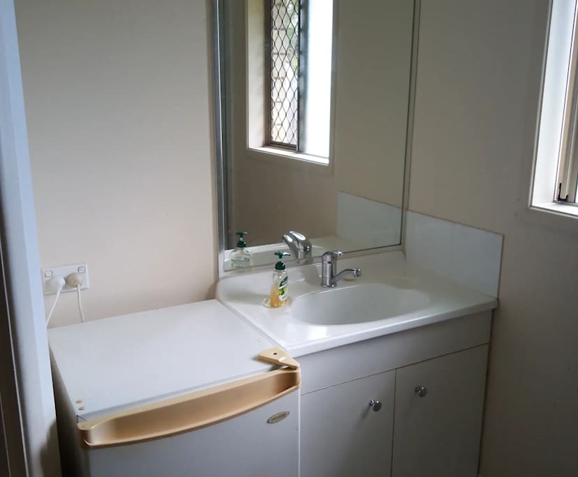 $300, Share-house, 5 bathrooms, Caloundra West QLD 4551