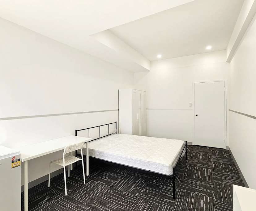 Furnished room in a flatshare