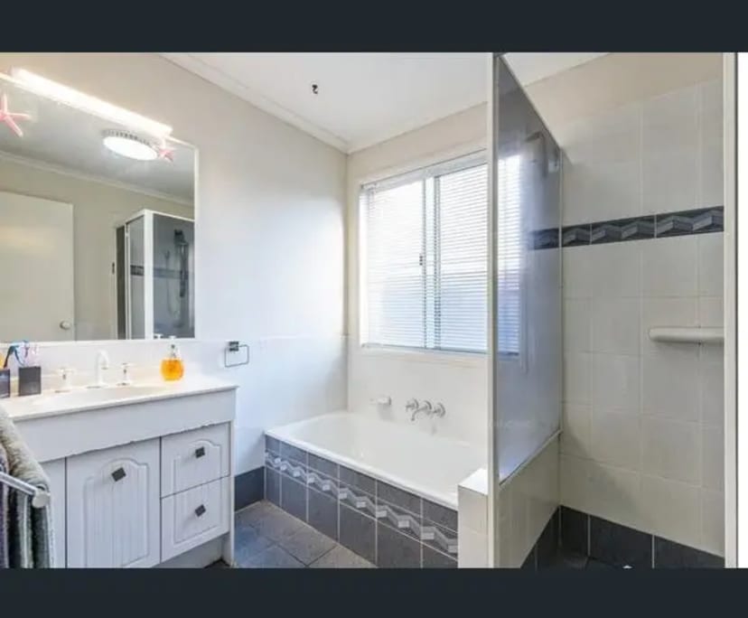 $350, Share-house, 4 bathrooms, Parkwood QLD 4214