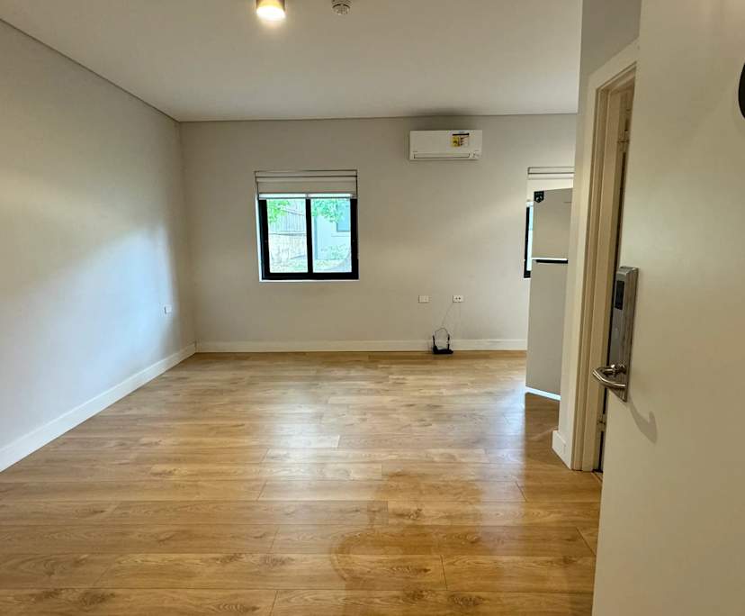 Room studio flat for rent