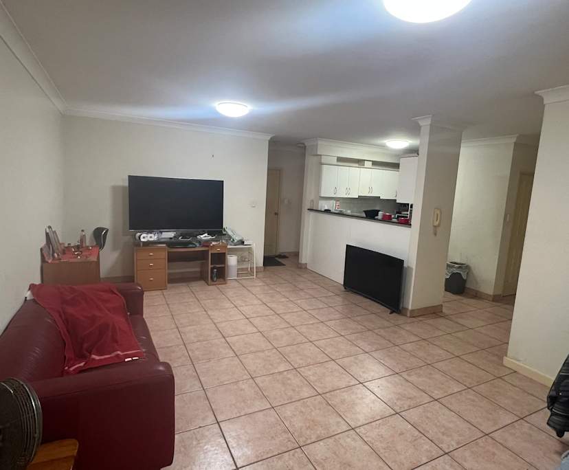 Unfurnished room with ensuite in a flatshare