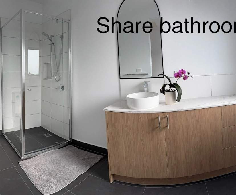 $200-240, Share-house, 4 rooms, Saint Albans VIC 3021, Saint Albans VIC 3021