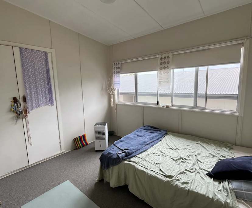 Room in a share house