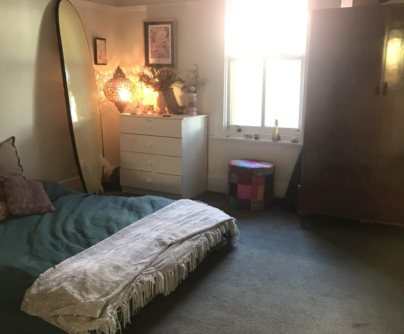 Room in a share house