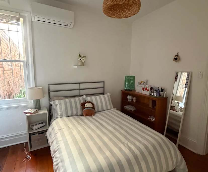 Room in a share house