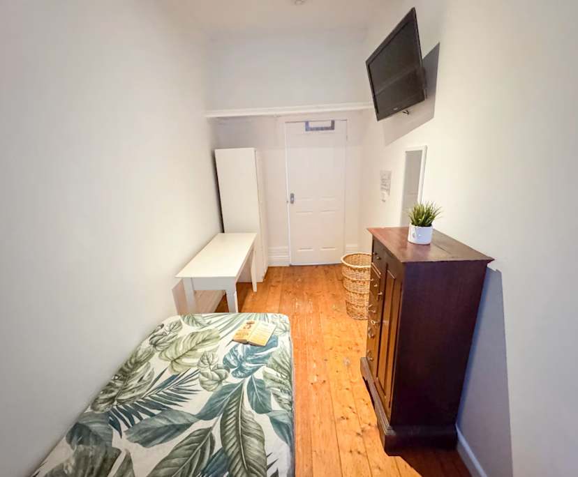 $350, Share-house, 6 bathrooms, St Kilda VIC 3182