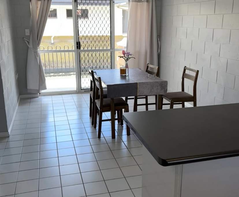 $350, Flatshare, 2 bathrooms, Parramatta Park QLD 4870