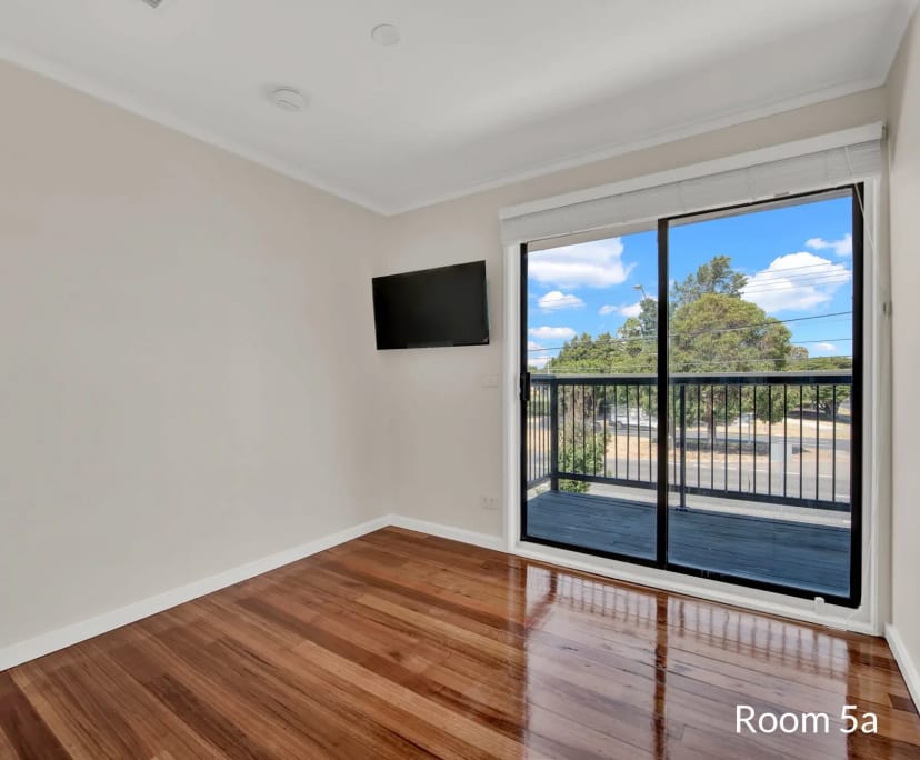 Unfurnished room in a share house
