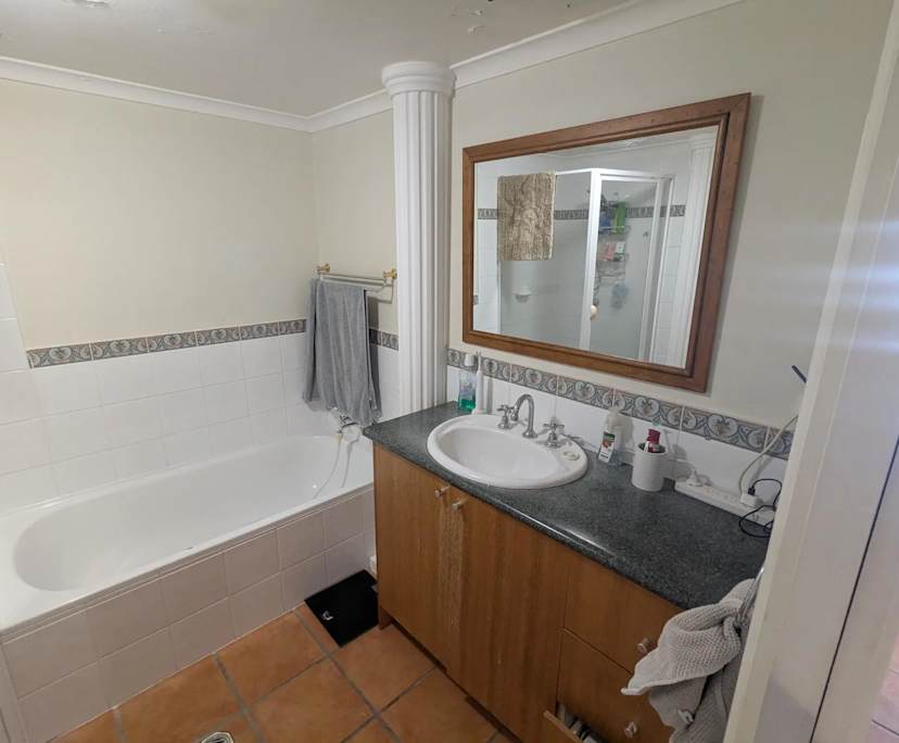 $350, Flatshare, 2 bathrooms, Surfers Paradise QLD 4217