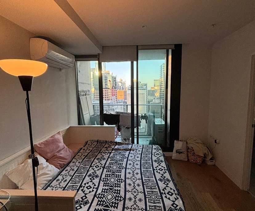 Furnished room in a flatshare