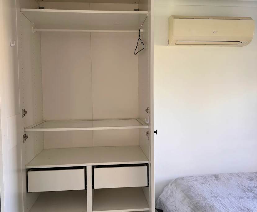 Room in a share house