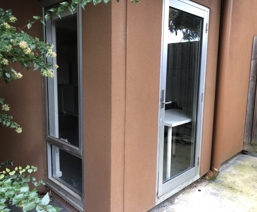 $350, 1-bed, 1 bathroom, Box Hill VIC 3128