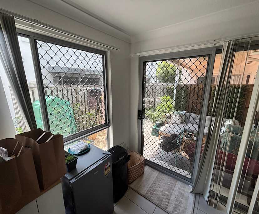 $350, Share-house, 3 bathrooms, Fitzgibbon QLD 4018