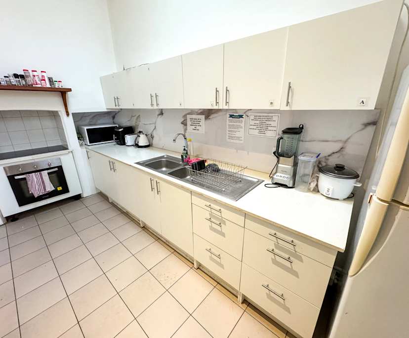 $350, Share-house, 6 bathrooms, St Kilda VIC 3182