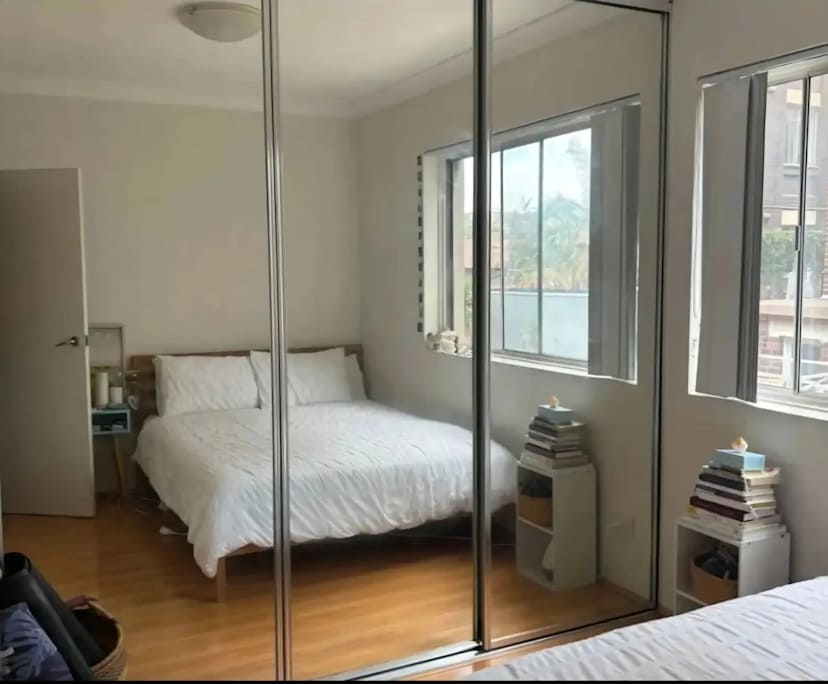 Furnished room in a flatshare