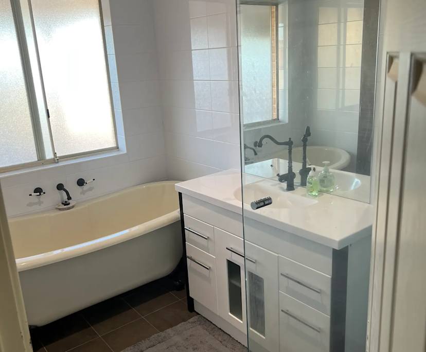 Furnished room in a flatshare