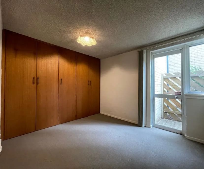 Unfurnished room in a flatshare