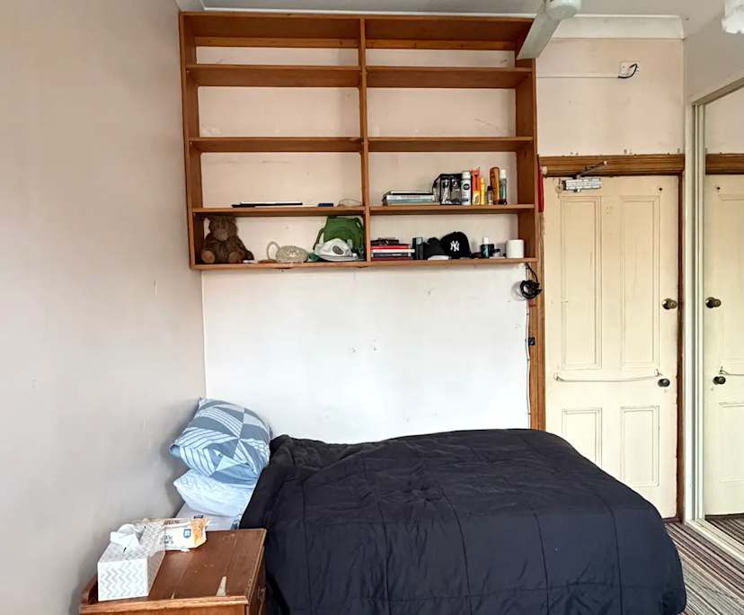 Furnished room in a flatshare