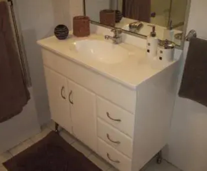 Furnished room in a flatshare