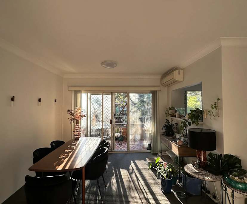 Unfurnished room in a flatshare