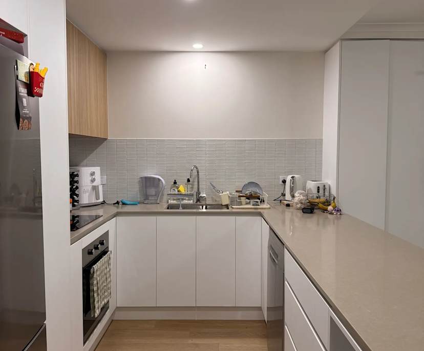 $350, Share-house, 2 bathrooms, Main Beach QLD 4217