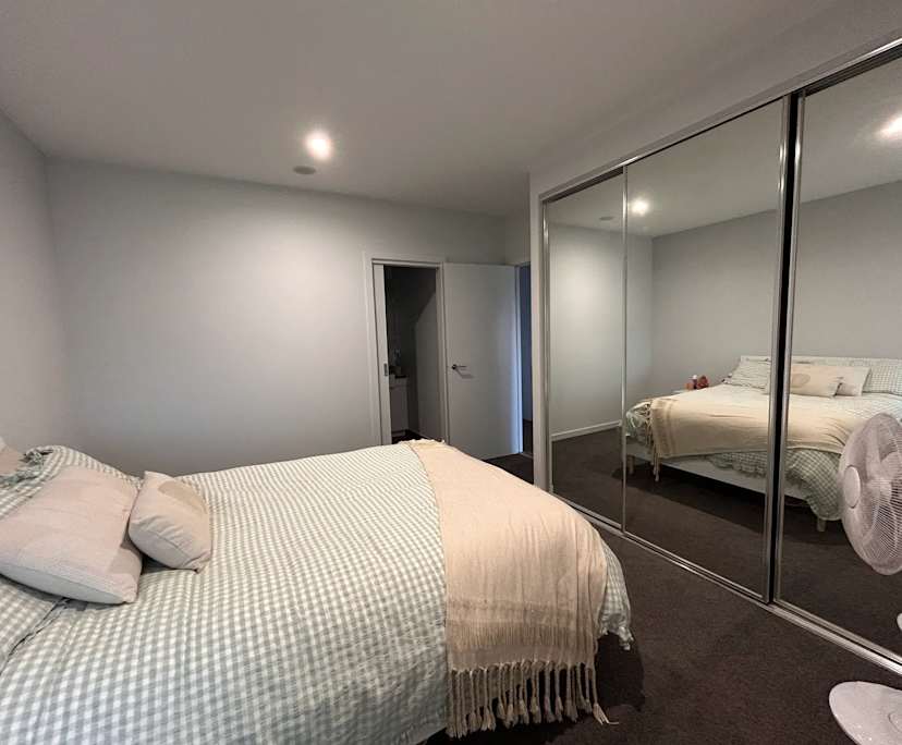 Unfurnished room with ensuite in a flatshare