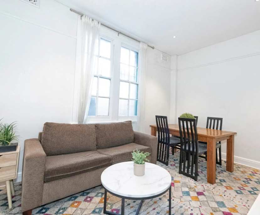 Furnished room in a flatshare