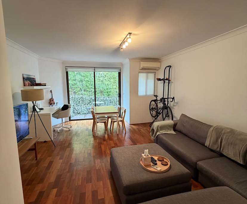 Unfurnished room in a flatshare