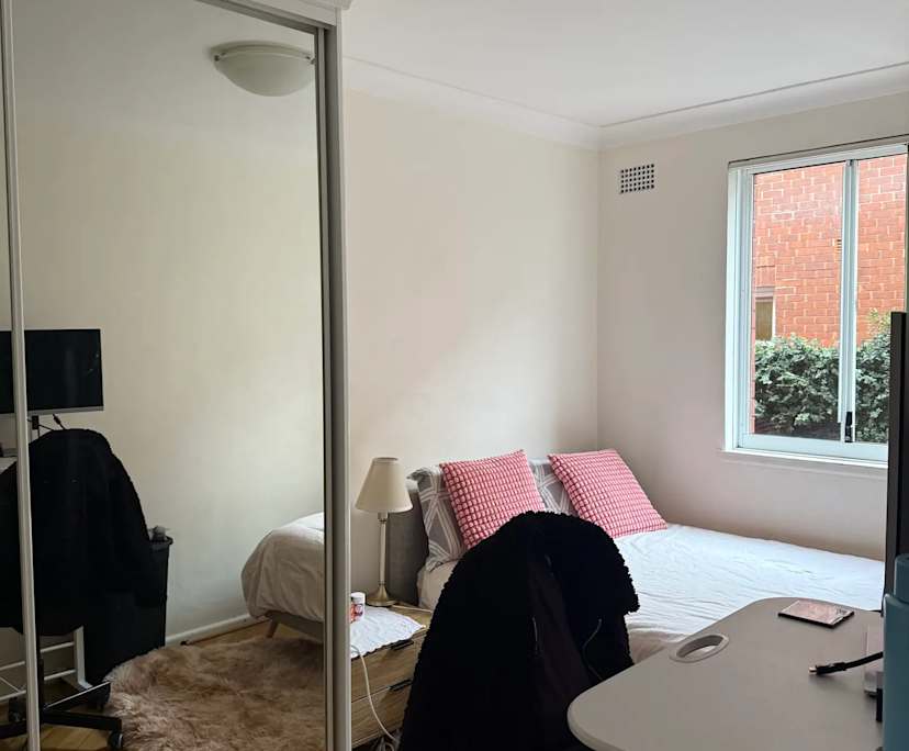 Furnished room in a flatshare