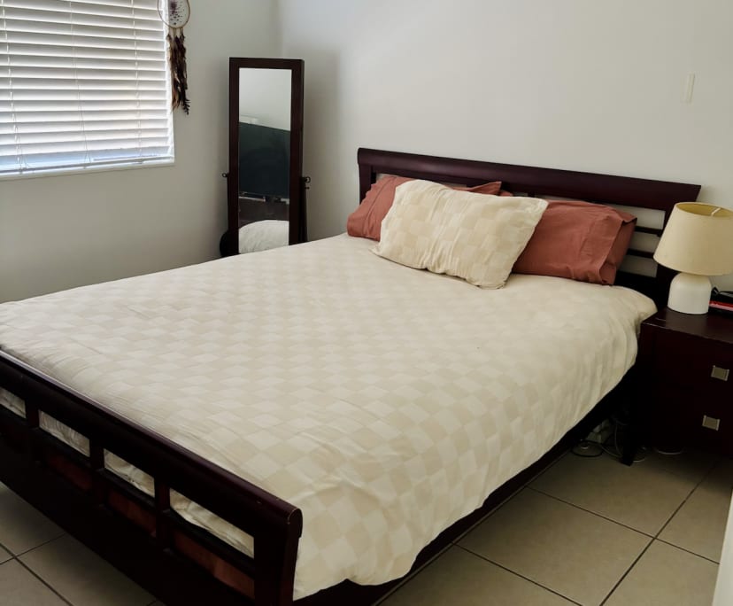 Furnished room in a flatshare