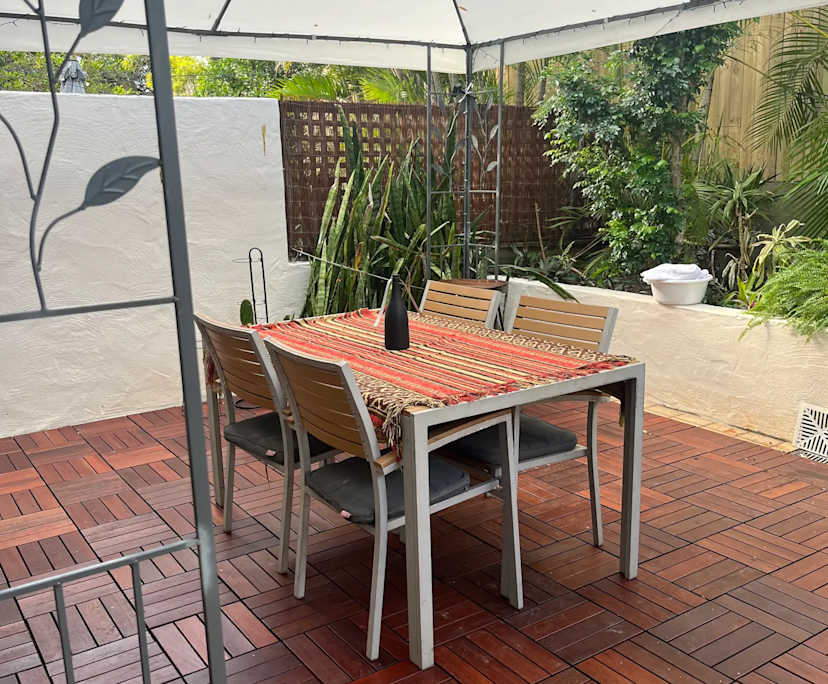 Furnished room in a flatshare
