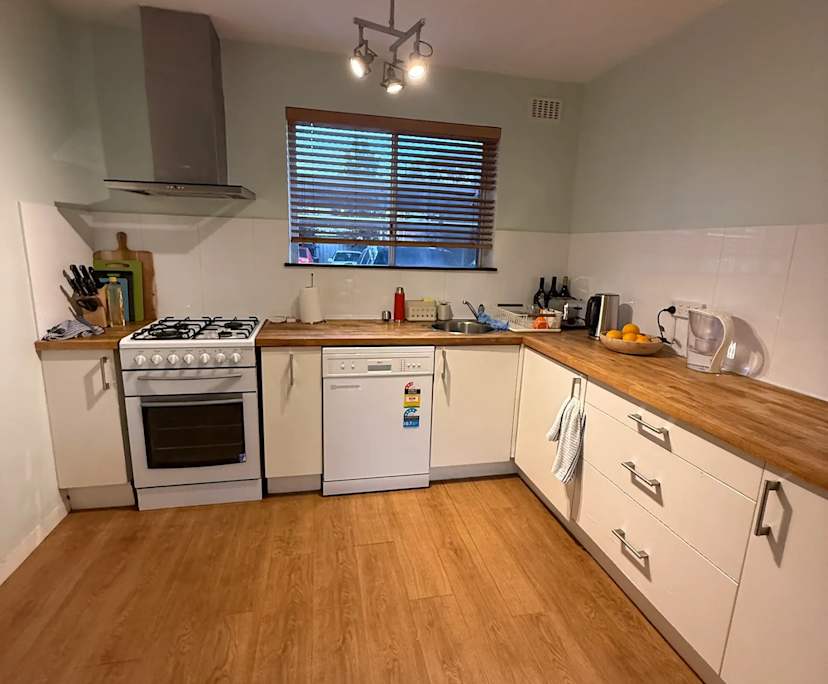 Furnished room in a flatshare