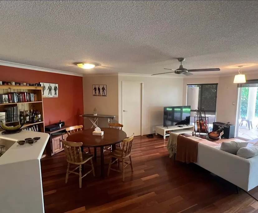 $290, Flatshare, 3 bathrooms, Milton QLD 4064
