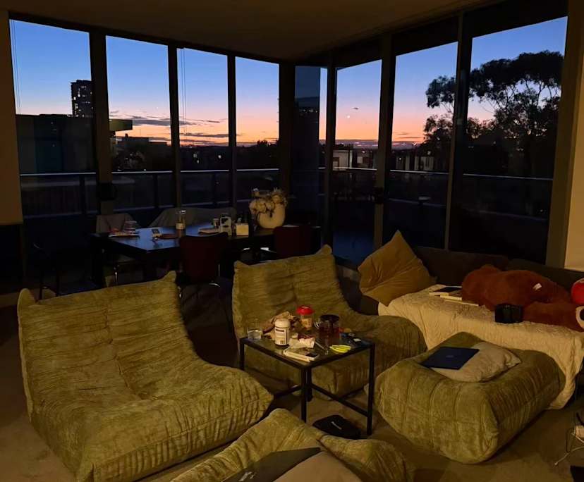 Furnished room with ensuite in a flatshare