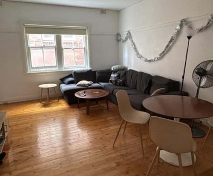 Furnished room in a flatshare