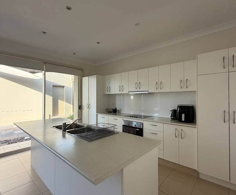 $370, Share-house, 3 bathrooms, Labrador QLD 4215