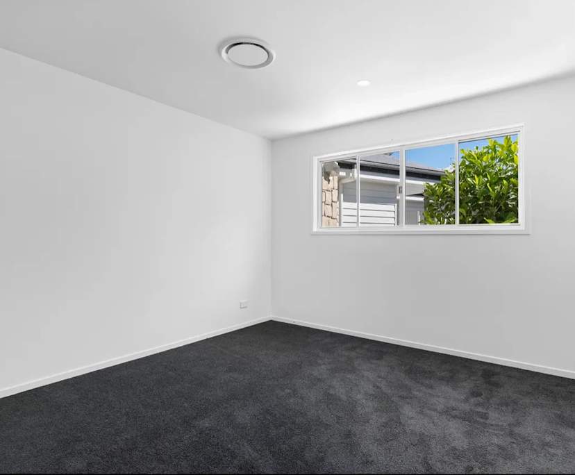 Unfurnished room with own bathroom
