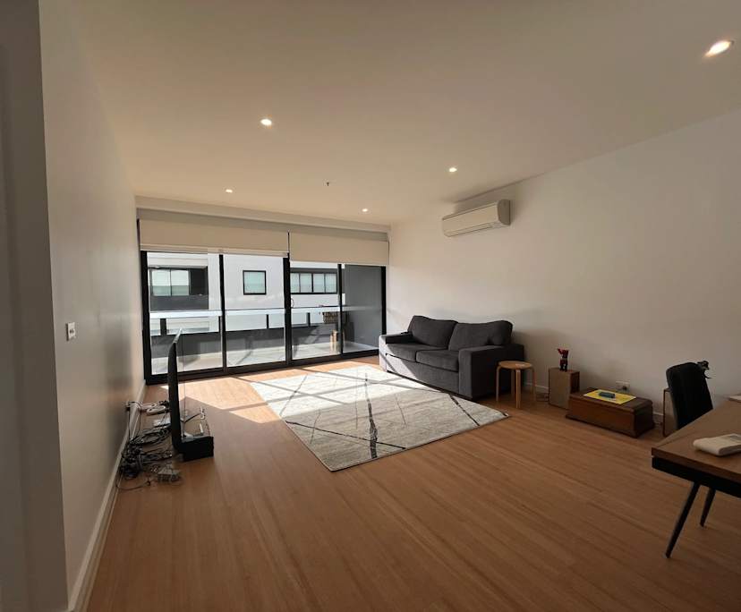 Unfurnished room in a flatshare