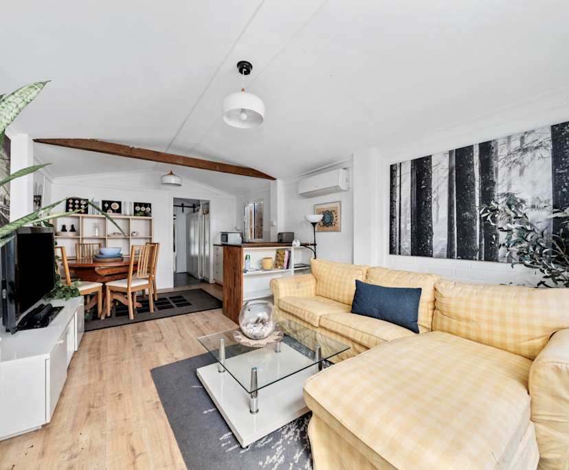 Unfurnished room granny flat for rent