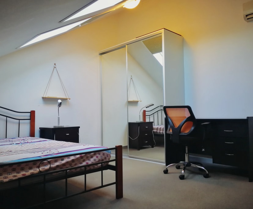 Furnished room in a flatshare
