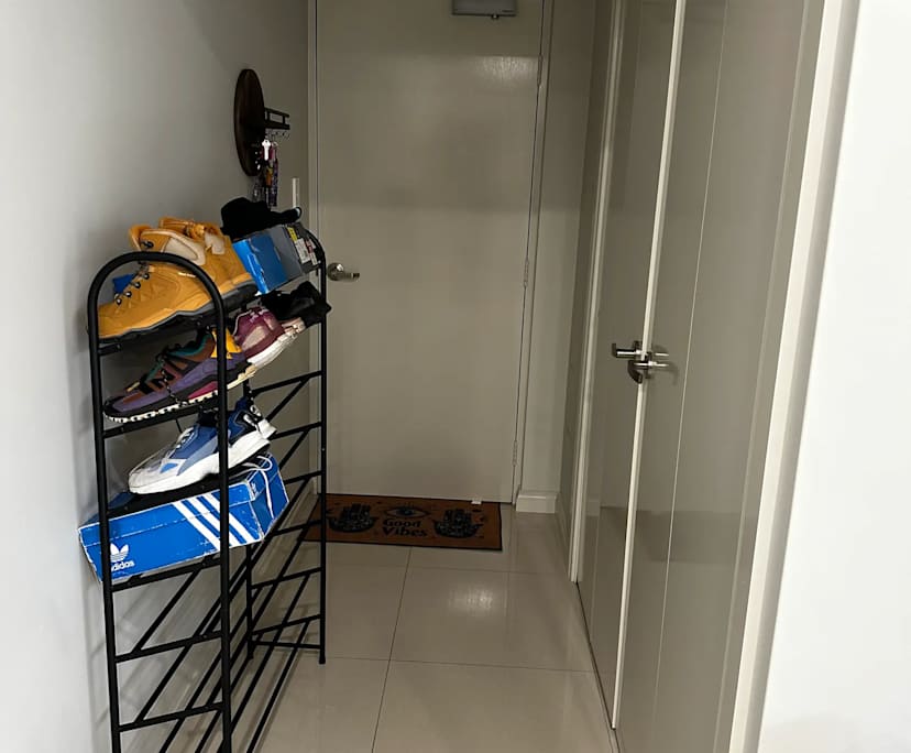Furnished room with ensuite in a flatshare