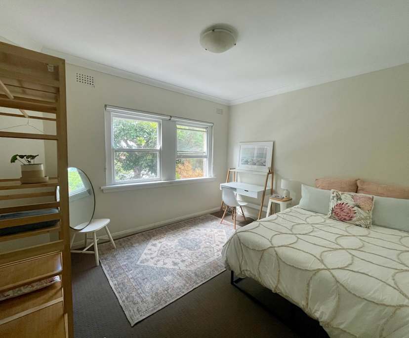 Furnished room in a flatshare