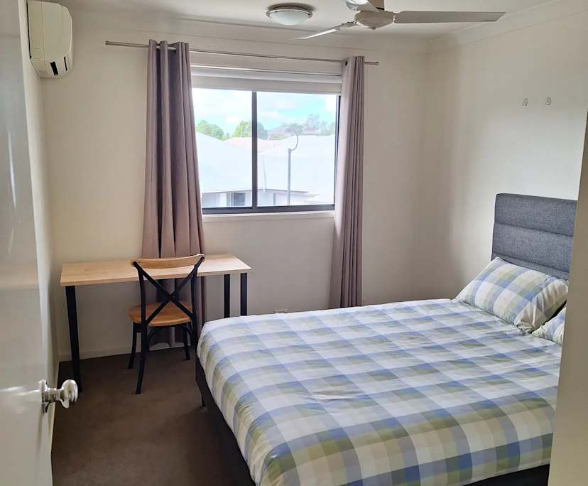 $350, Share-house, 3 bathrooms, Mount Ommaney QLD 4074