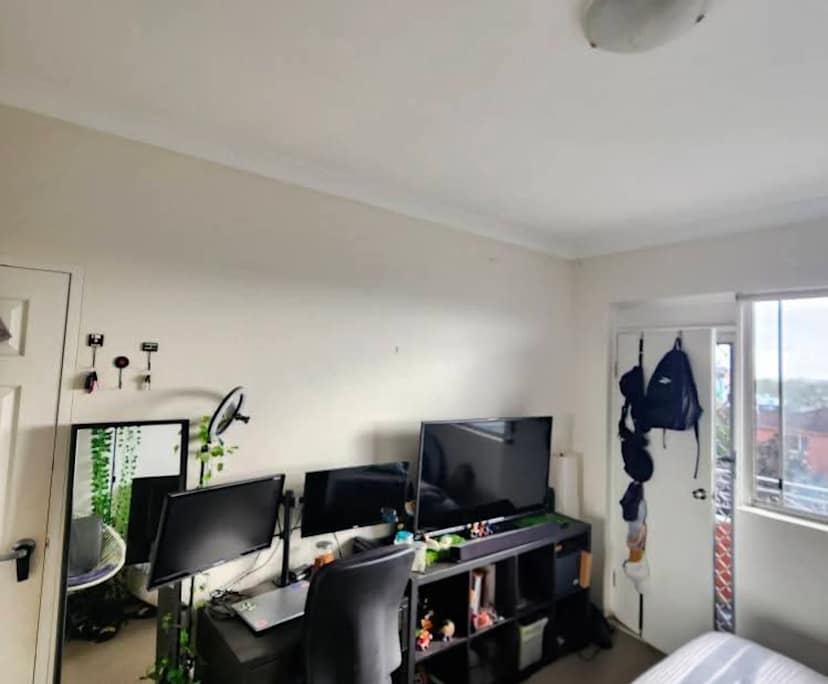 Furnished room in a flatshare