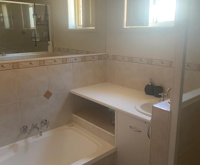 $330, Share-house, 3 bathrooms, Biggera Waters QLD 4216