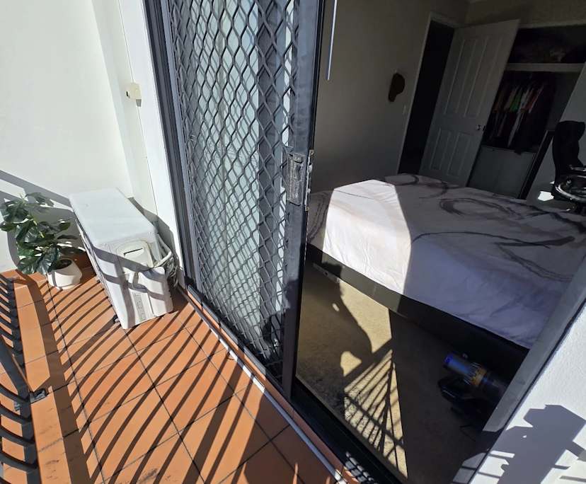 Room in a share house