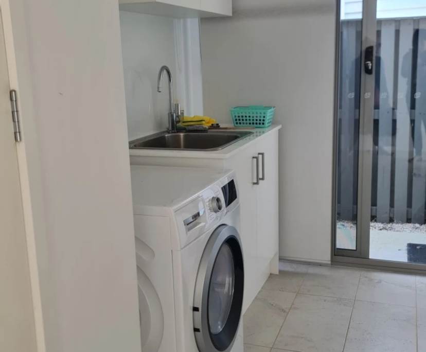 $325, Share-house, 4 bathrooms, Hope Island QLD 4212