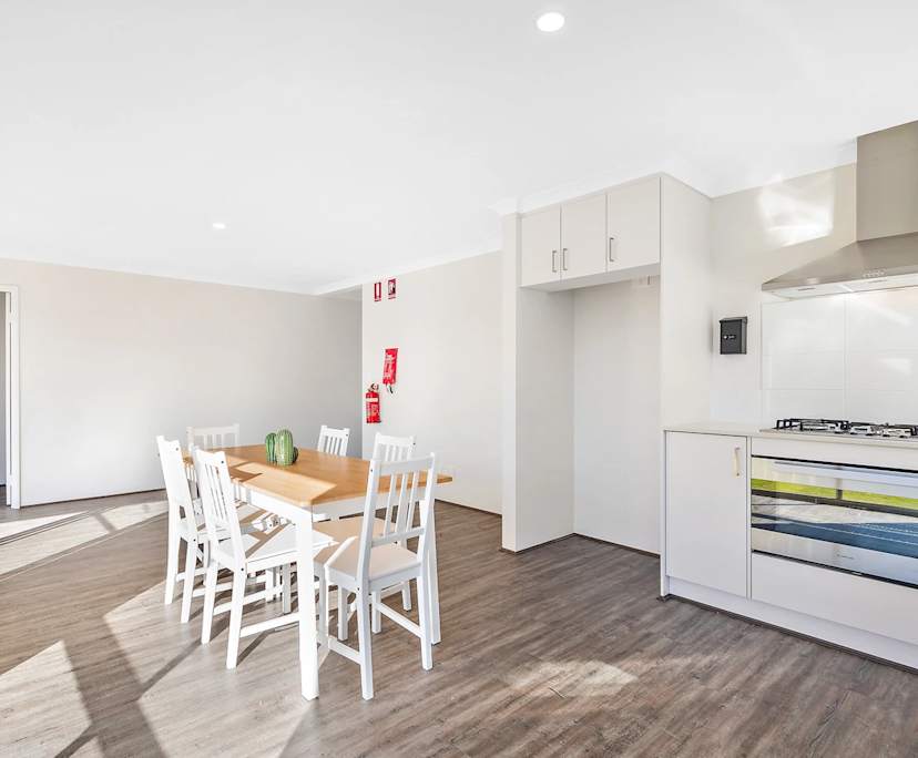 $340, Share-house, 6 bathrooms, Madora Bay WA 6210